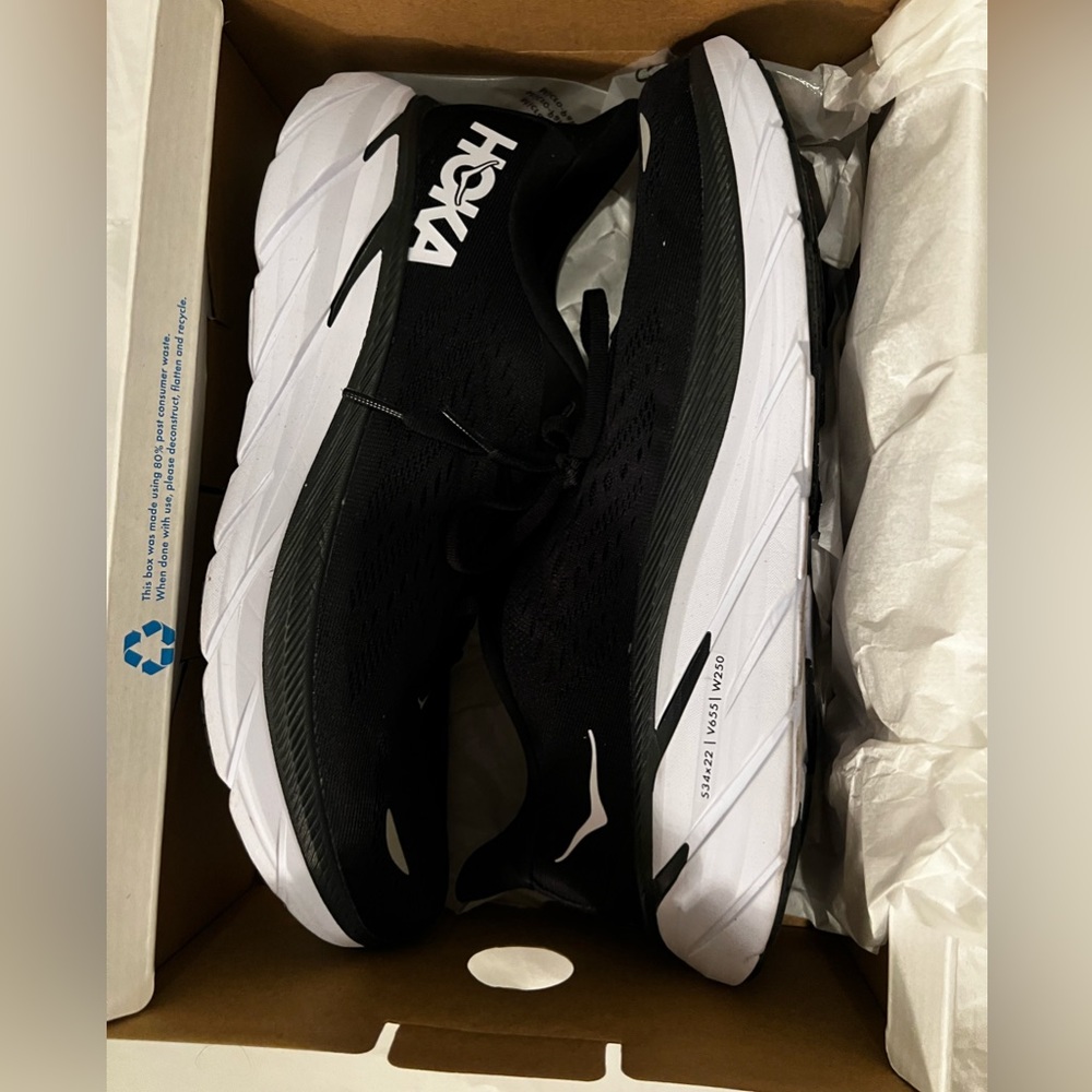 **BRAND NEW** Men’s HOKA Clifton 8 black sneakers - Size 10.5